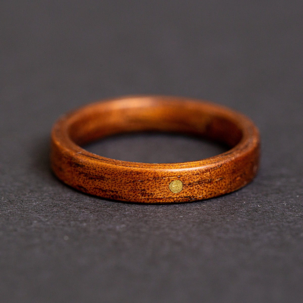 タンポポの金縁プレート Men's wood and metal ring | Titanium and teak wood wedding